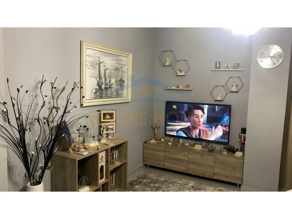 Tirane, shitet apartament 2+1 Kati 6, 90 m² 140.000 € (Kombinat)