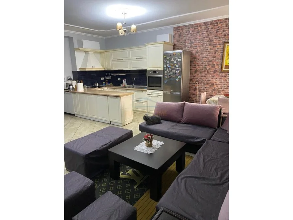 Tirane, shitet apartament 2+1 Kati 7, 100 m² 160.000 € (Fresk)