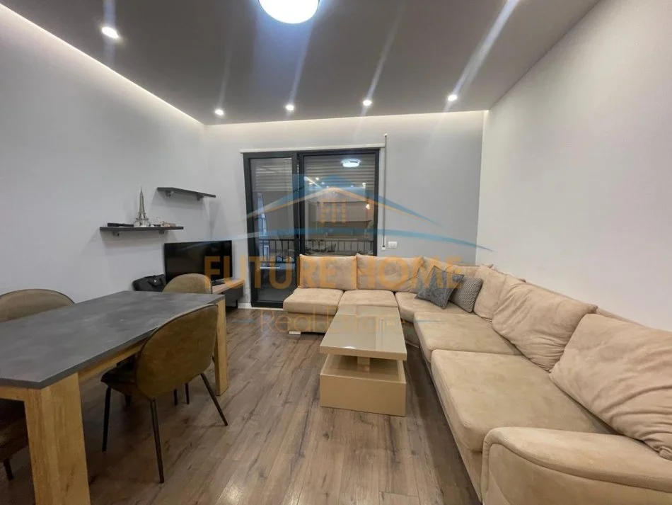 Tirane, shitet apartament 2+1 Kati 7, 101 m² 200.000 € (Kinostudio pranë Ministris së Kulturës.)