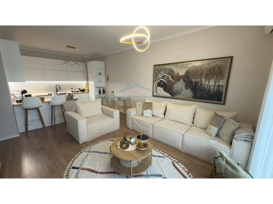 Tirane, shitet apartament 2+1 Kati 8, 105 m² 265.000 €