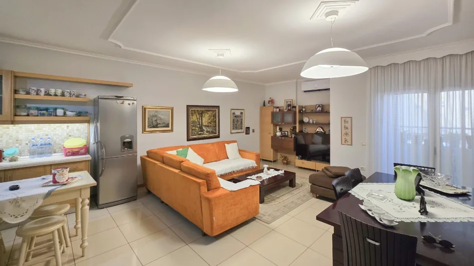 Tirane, shitet apartament 2+1 Kati 8, 120 m² 260.000 € (Komuna e parisit)