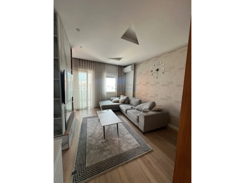 Tirane, shitet apartament 2+1 Kati 9, 102 m² 300.000 € (Bill Klinton)