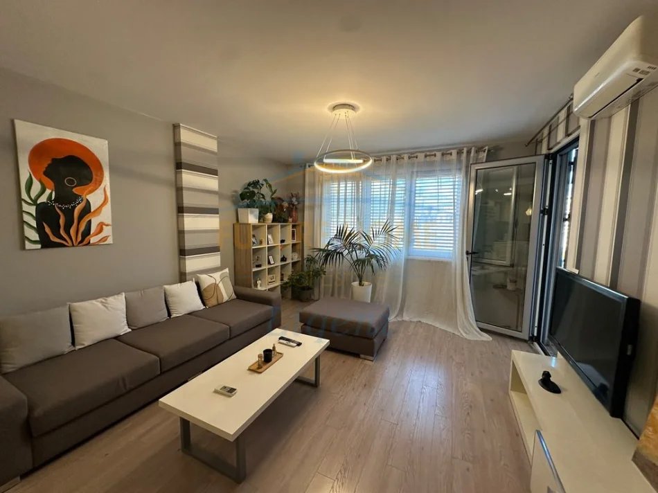 Tirane, shitet apartament 2+1+Post Parkimi+Ballkon Kati 3, 95 m² 285.000 € (Liqeni i Thate)