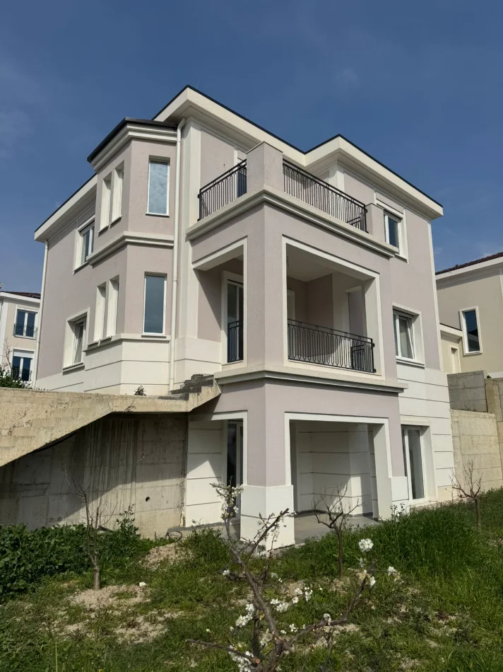 Tirane, shitet apartament 2 Katshe Kati 0, 352 m² 1.050.000 € (TEG)