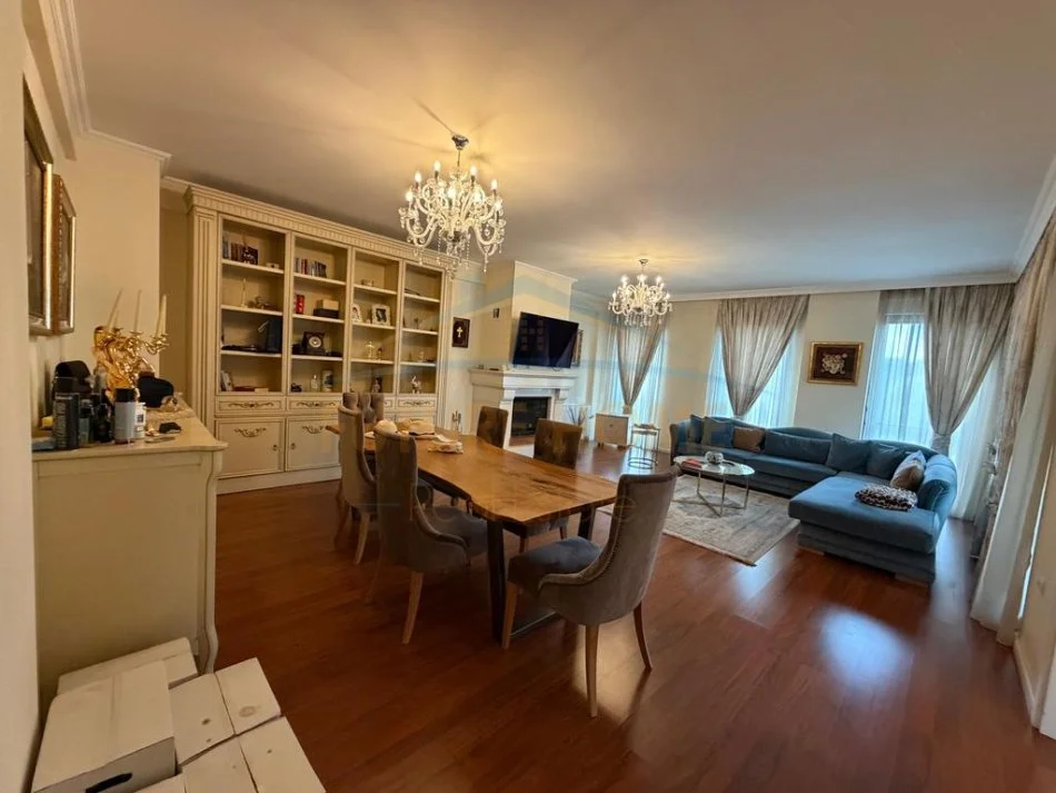 Tirane, shitet apartament 3+1+2+2 Poste Parkimi,  Kati 6/7 , 180 m²   850.000 €   (Rruga e Elbasanit)