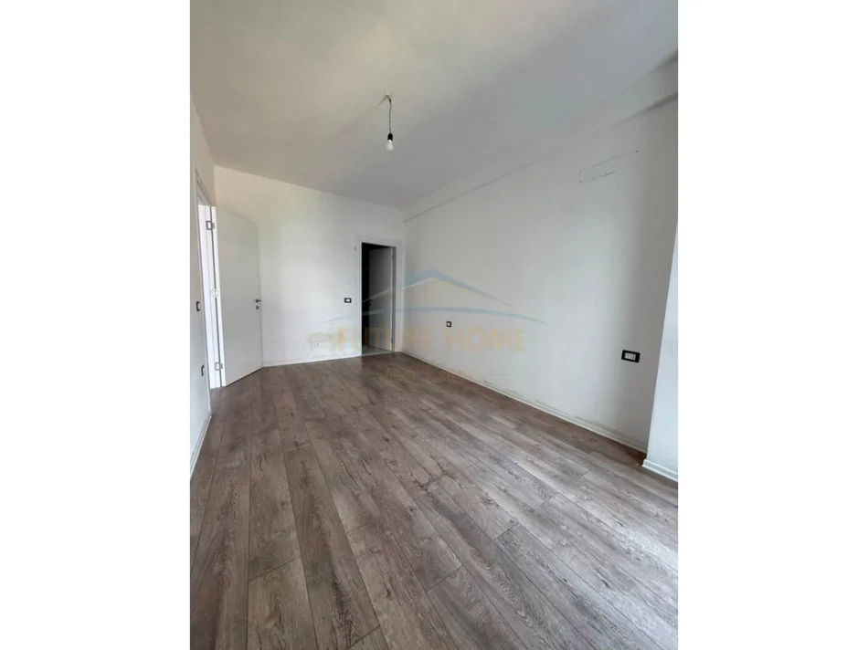 Tirane, shitet apartament 3+1+2+Ballkon Kati 2, 124 m² 230.000 € (Kompleksi Ndregjoni, Rruga Jordan Misja)