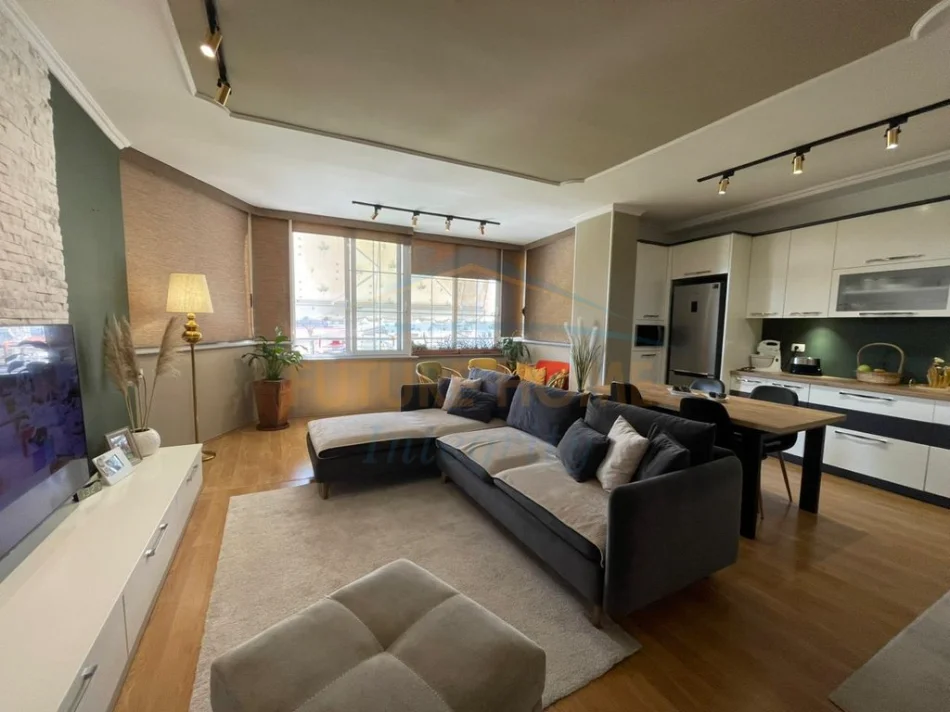 Tirane, shitet apartament 3+1+2, Kati 2, 109 m² 190.000 € (Fresk)