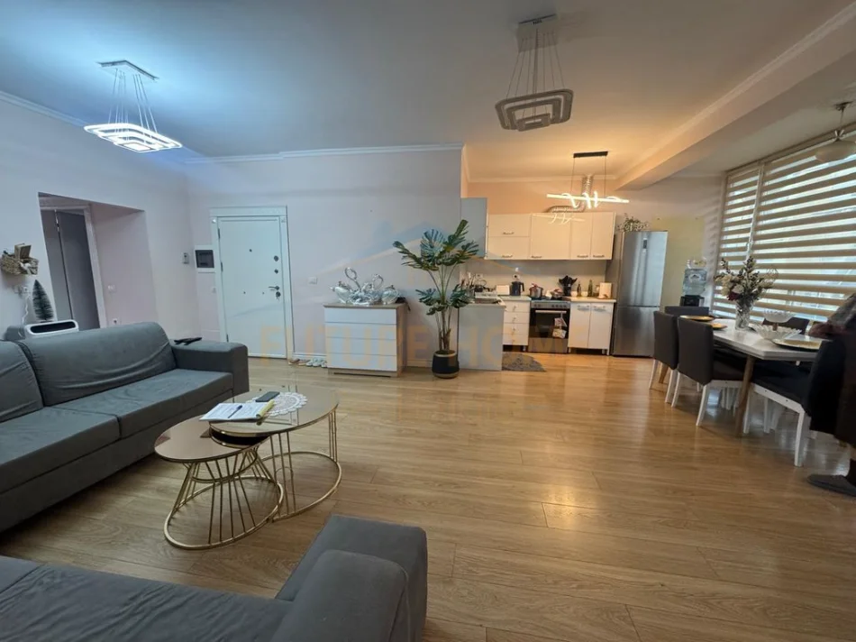 Tirane, shitet apartament 3+1+2, Kati 4, 120 m² 250.000 € (Kodra e Diellit)