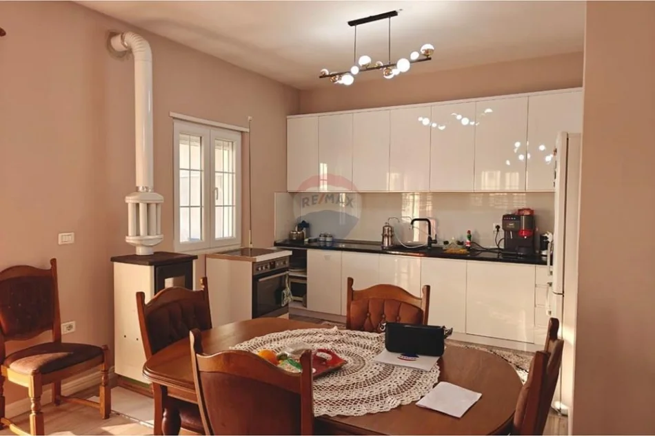 Tirane, shitet apartament 3+1+2+Verande Kati 5, 246 m² 232.000 € (Fresk)