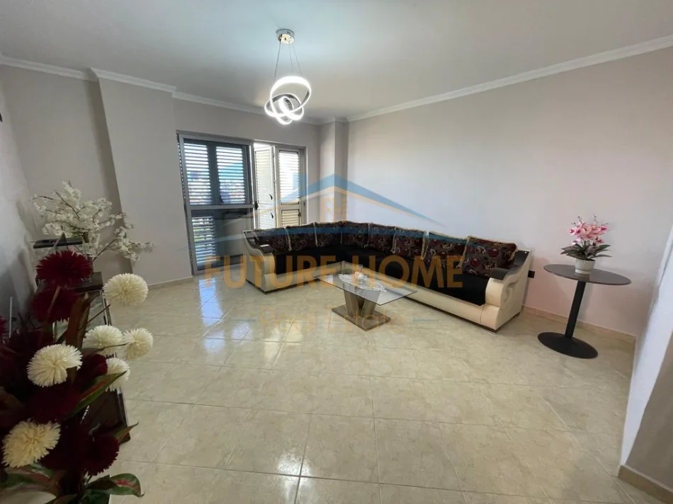 Tirane, shitet apartament 3+1+Aneks+Ballkon Kati 2, 149 m² 310.000 € (Kristal Center , Komuna e Parisit)