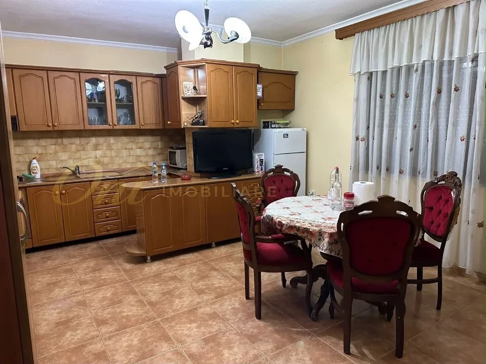 Tirane, shitet apartament 3+1+Aneks+Ballkon Kati 2, 96m² 365.000 € (PALLATET AGIMI)