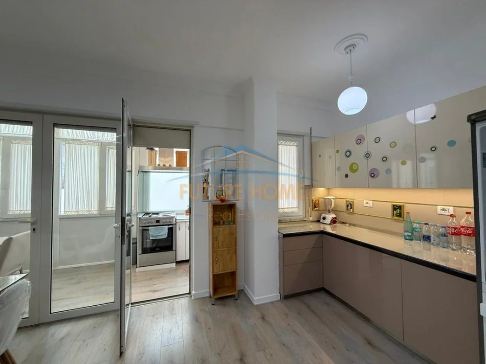 Tirane, shitet apartament 3+1+Aneks+Ballkon Kati 5, 114 m² 365.000 € (Liqeni i Thate)