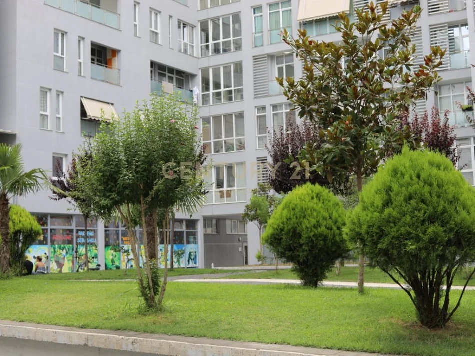 Tirane, shitet apartament 3+1+Ballkon , 133 m²