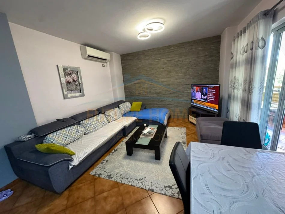 Tirane, shitet apartament 3+1+Ballkon Kati 2, 123 m² 300.000 €