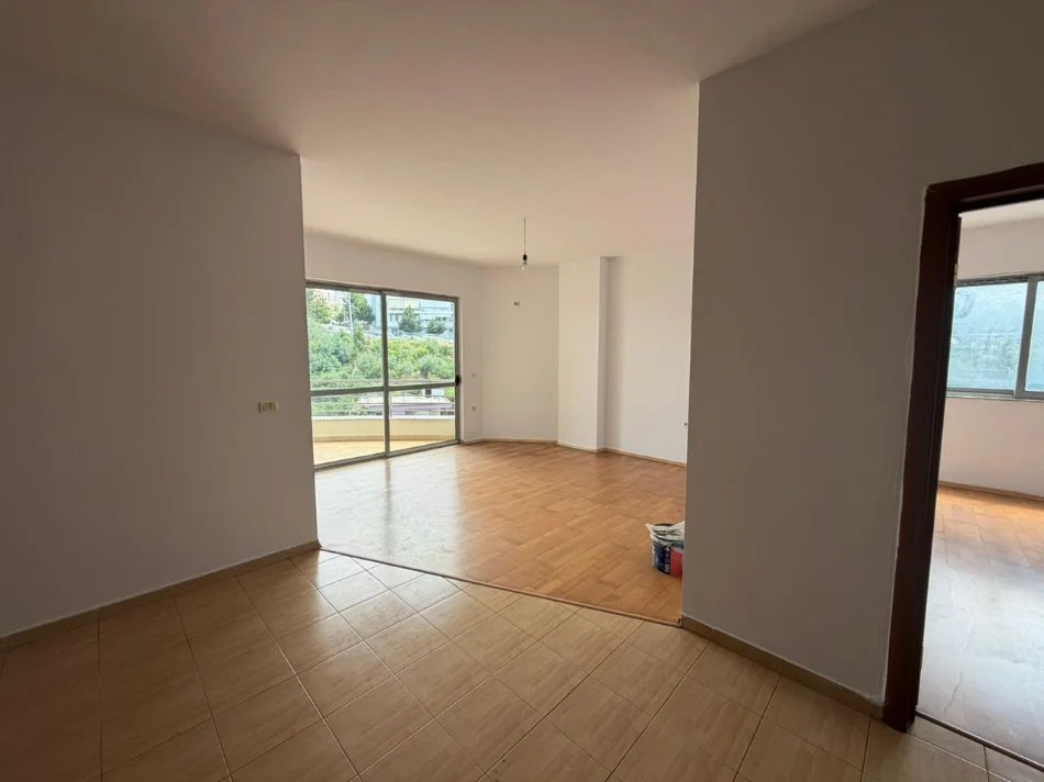 Tirane, shitet apartament 3+1+Ballkon Kati 2, 136 m² 174.000 € (Fresku)