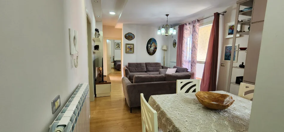Tirane, shitet apartament 3+1+Ballkon Kati 3, 112 m²