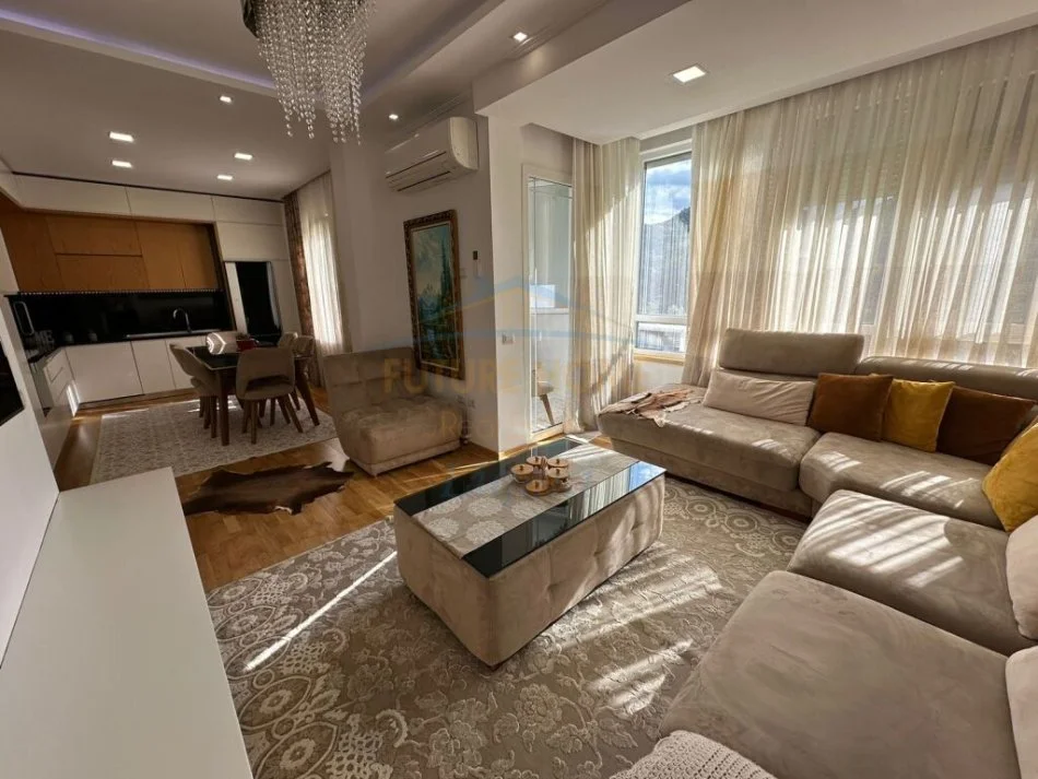 Tirane, shitet apartament 3+1+Ballkon Kati 3, 123 m² 255.000 € (Kopshtit Botanik)