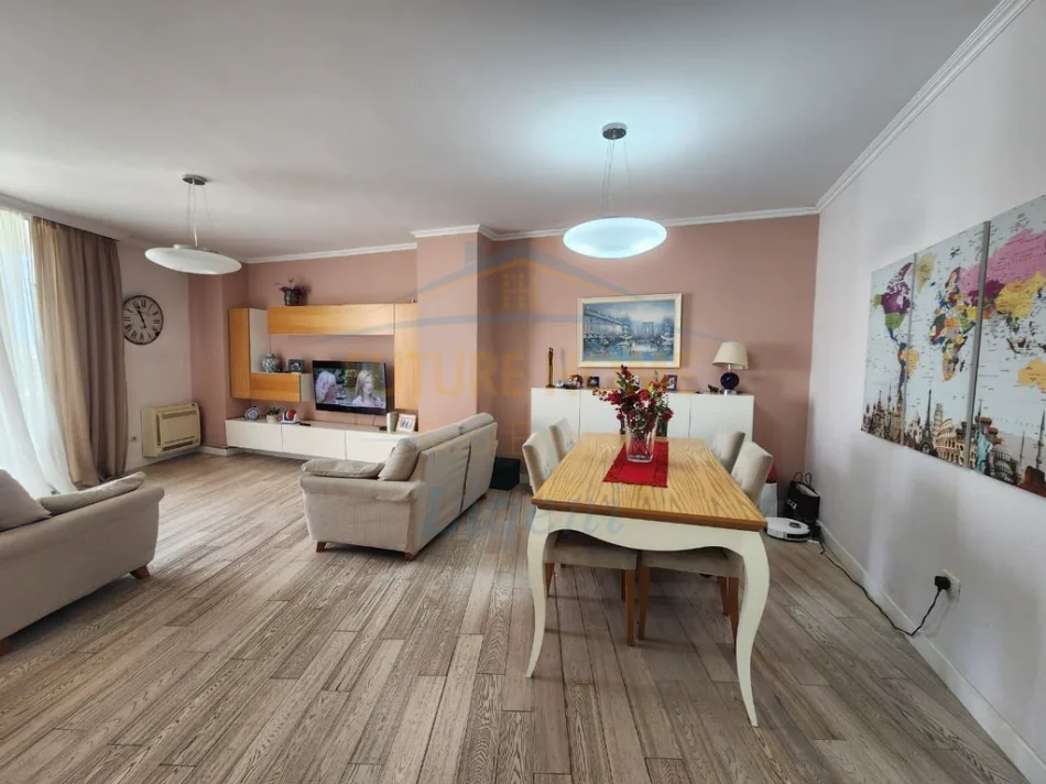 Tirane, shitet apartament 3+1+Ballkon Kati 3, 138 m² 315.000 € (Liqeni i Thate)