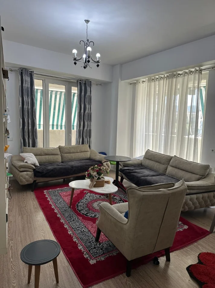 Tirane, shitet apartament 3+1+Ballkon Kati 3, 180 m² 397.000 € (21 Dhjetori)