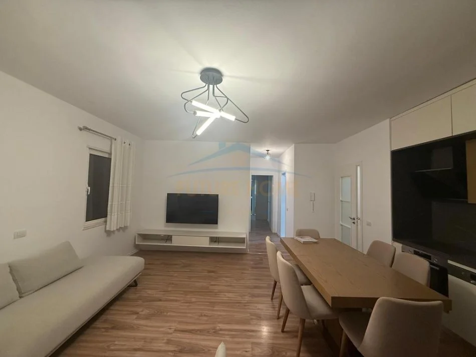 Tirane, shitet apartament 3+1+Ballkon Kati 4, 131 m² 141.000 € (FRESK)