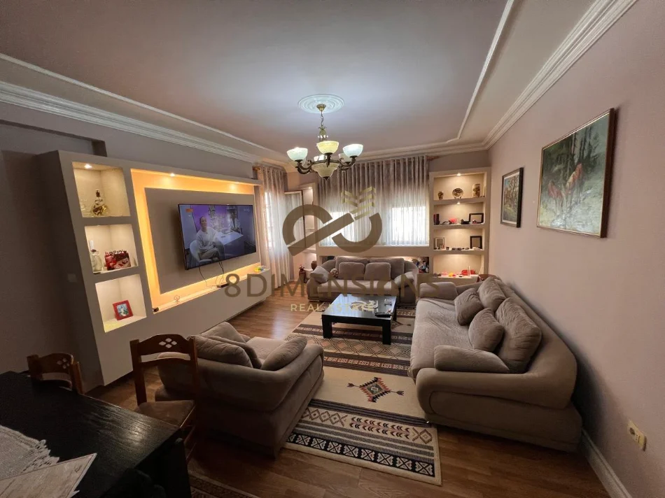 Tirane, shitet apartament 3+1+Ballkon Kati 6, 161 m² 217.900 € (astir)
