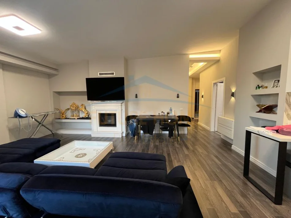 Tirane, shitet apartament 3+1+Ballkon Kati 7, 172 m² 250.000 € (Liqeni i Thate, Kompleksi FZ)