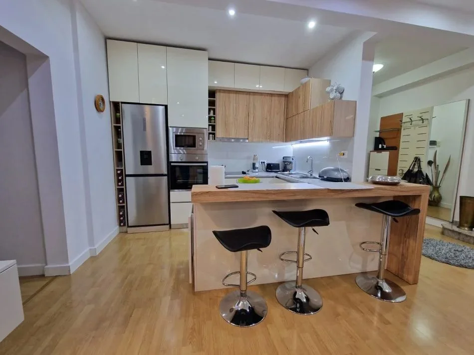 Tirane, shitet apartament 3+1+Ballkon Kati 8, 137 m² 350.000 € (MINE PEZA)