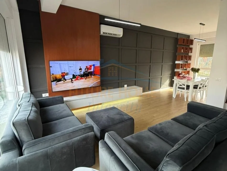 Tirane, shitet apartament 3+1 Kati 0, 197 m² 399.000 € (Prane Sanatoriumit)