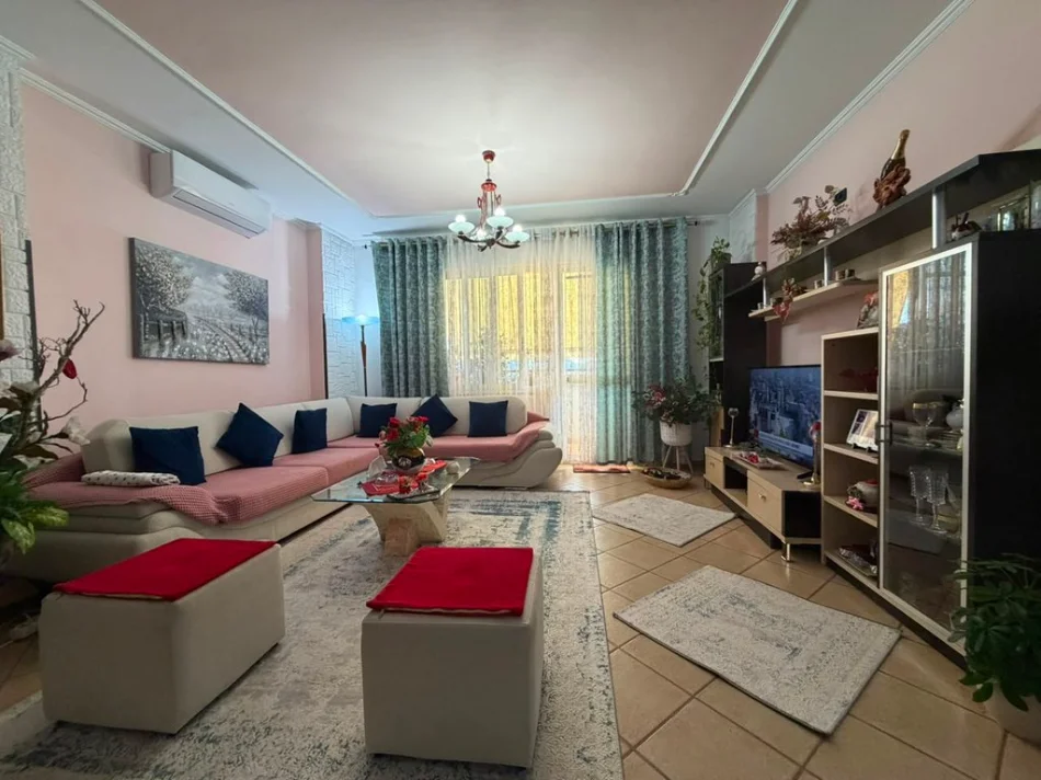 Tirane, shitet apartament 3+1 Kati 10, 137 m² 411.600 €