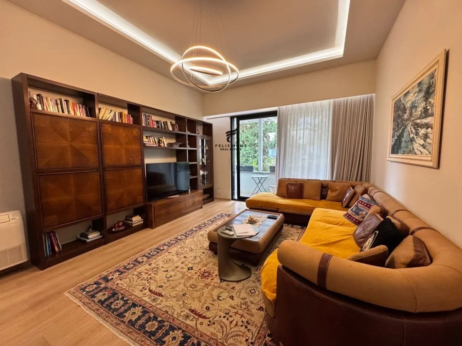 Tirane, shitet apartament 3+1 Kati 1, 150 m² 300.000 € (LIQENI I THATE)