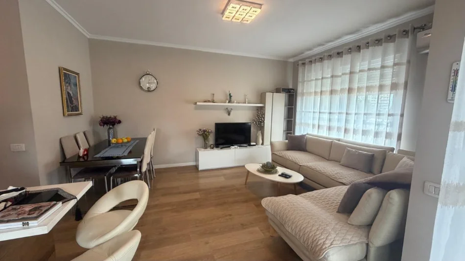 Tirane, shitet apartament 3+1 Kati 1, 158 m² 450.000 € (Komuna e Parisit)