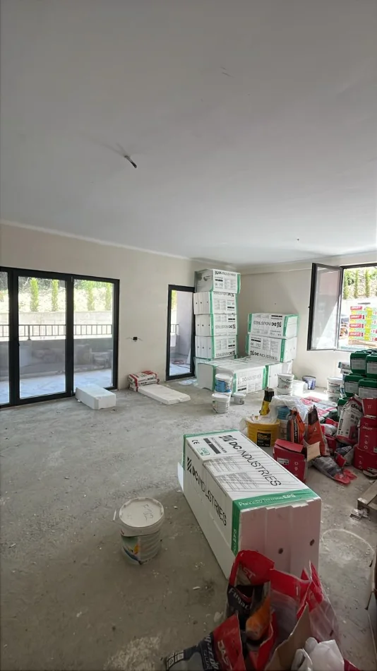 Tirane, shitet apartament 3+1 Kati 1, 181 m² (Kompleksi Xheluks, Rruga e Elbasanit)