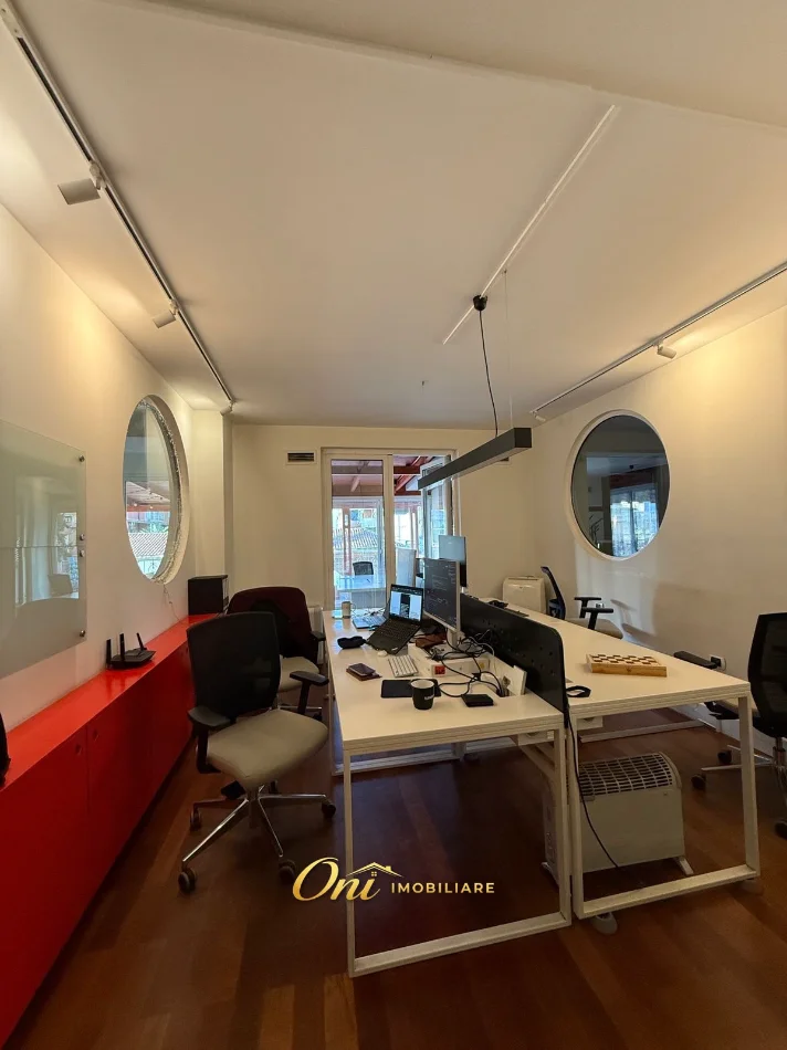 Tirane, shitet apartament 3+1 Kati 2, 187 m² 470.000 € (BRIGADA 8)