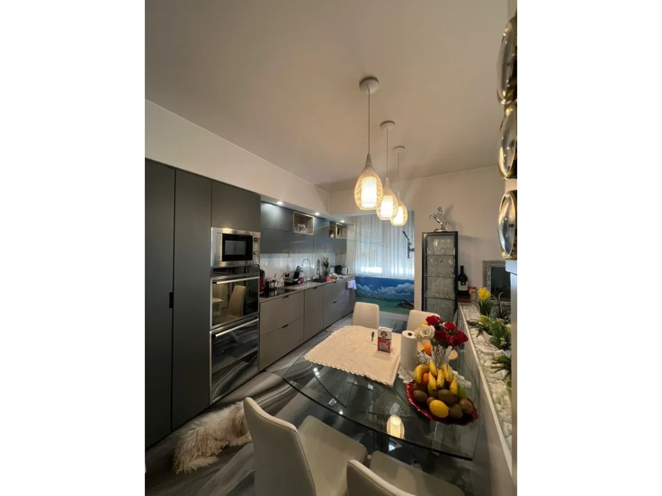 Tirane, shitet apartament 3+1 Kati 3, 125 m² 305.000 € (KOMUNA E PARISIT)