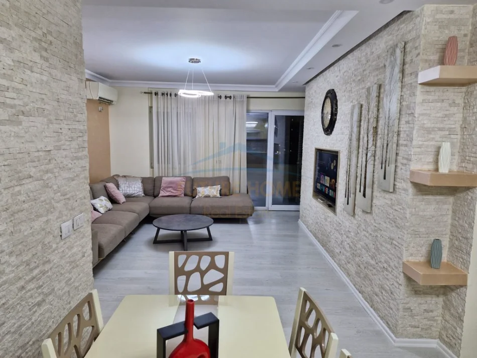 Tirane, shitet apartament 3+1 Kati 3, 126 m² 209.000 € (Porcelan)