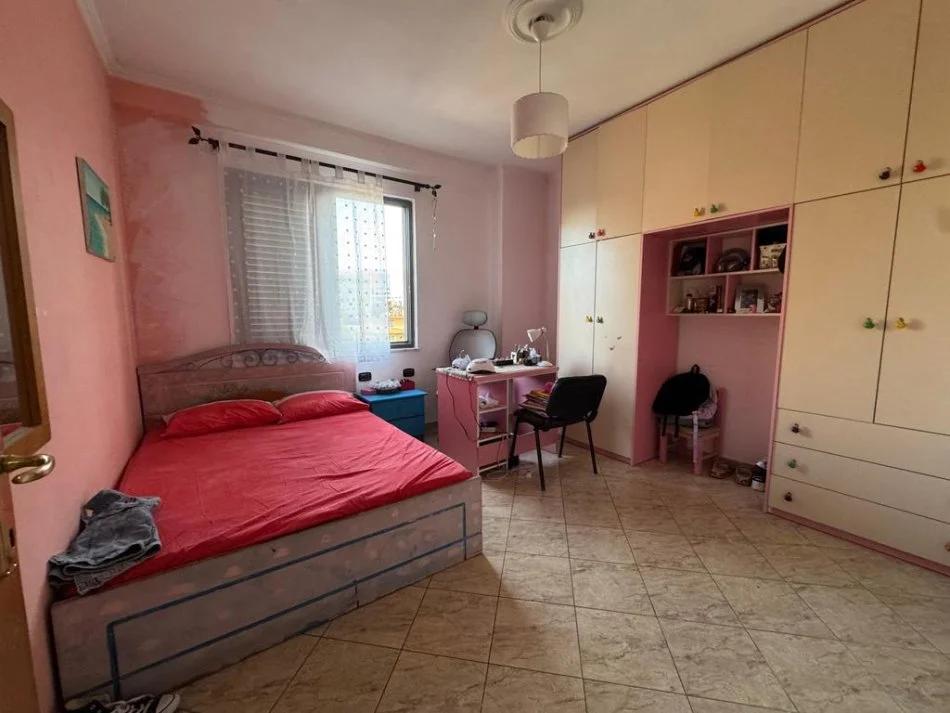 Tirane, shitet apartament 3+1 Kati 3, 132 m² 250.000 €