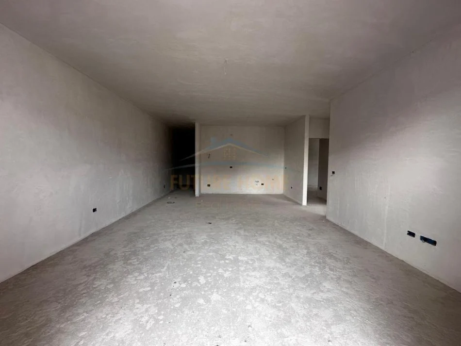 Tirane, shitet apartament 3+1 Kati 3, 166 m² 174.000 € (Paskuqan)