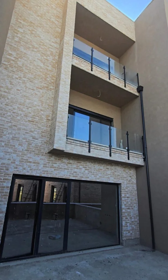 Tirane, shitet apartament 3+1 Kati 3, 211 m² 390.000 € (Farkë)