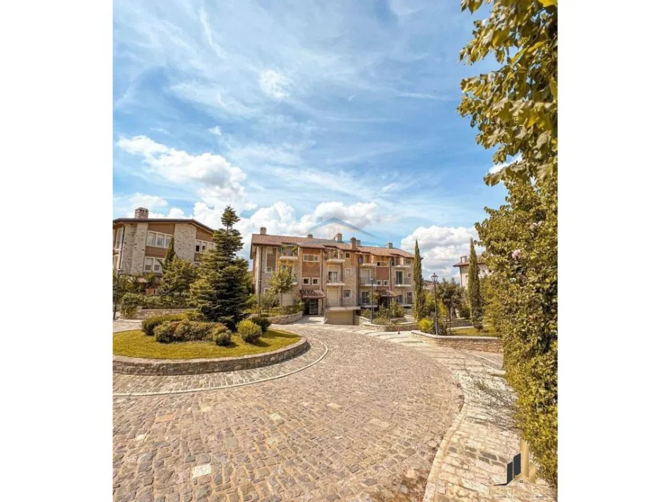 Tirane, shitet apartament 3+1 Kati 3, 216 m² 600.000 € (Teg)