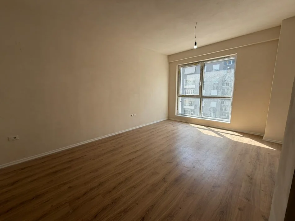 Tirane, shitet apartament 3+1 Kati 4, 124 m² 400.000 €