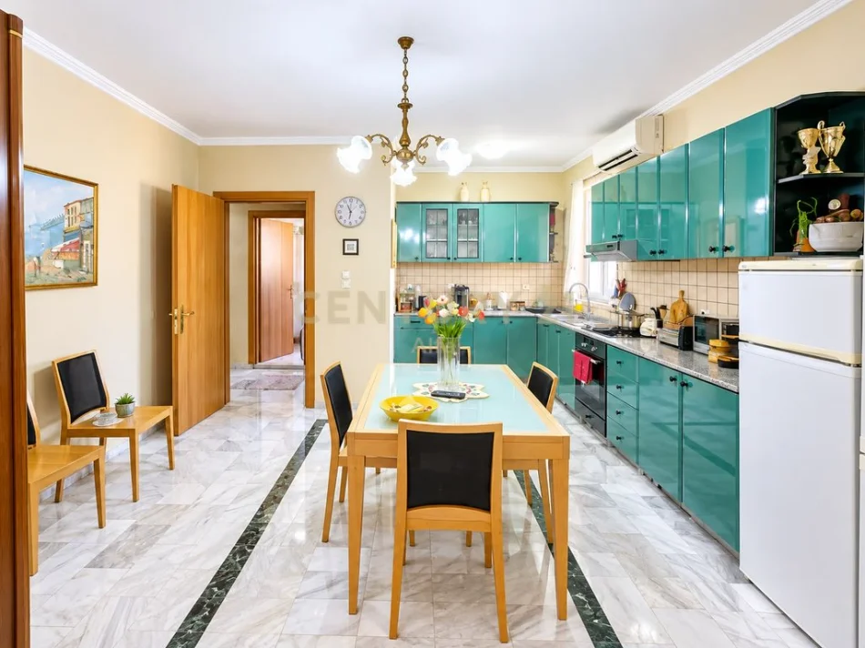 Tirane, shitet apartament 3+1 Kati 4, 130 m² 250.000 € (21 dhjetori)