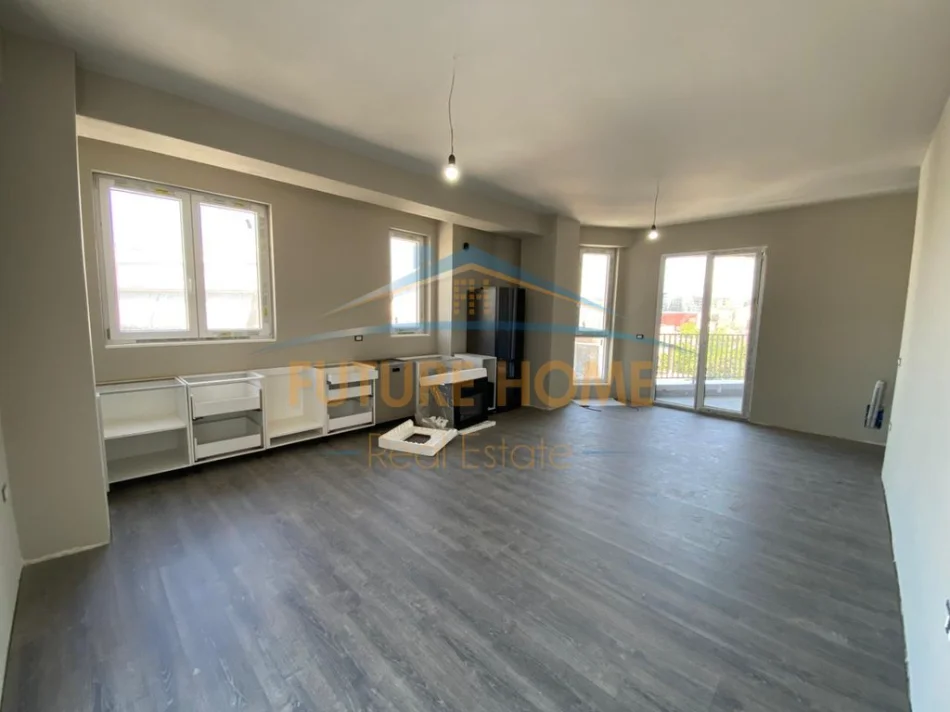 Tirane, shitet apartament 3+1 Kati 4, 136 m² 418.000 € (Komuna e Parisit)