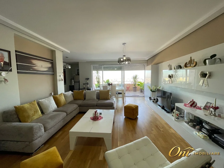 Tirane, shitet apartament 3+1 Kati 4, 180 m² 360.000 € (PRANE XHAMISE)