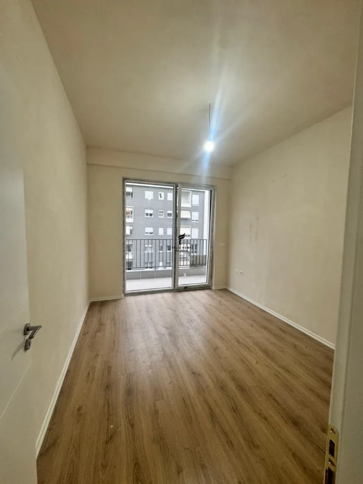 Tirane, shitet apartament 3+1 Kati 5, 125 m² 375.000 € (KOMUNA E PARISIT)