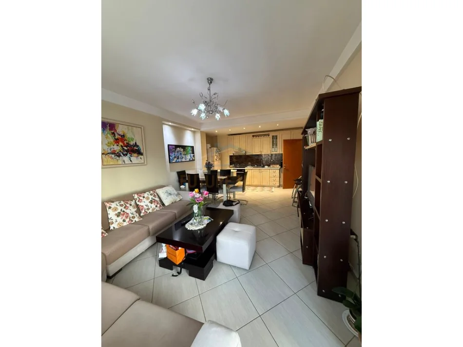 Tirane, shitet apartament 3+1 Kati 6, 122 m² 180.000 €