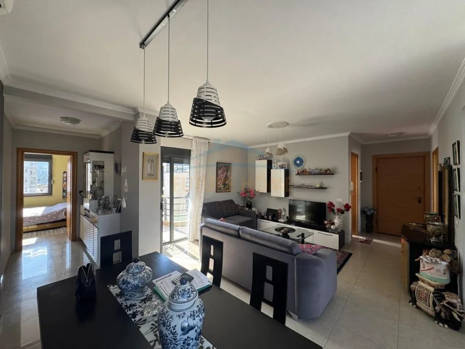 Tirane, shitet apartament 3+1 Kati 6, 130 m² 420.000 € (Rruga e Kosovarve)
