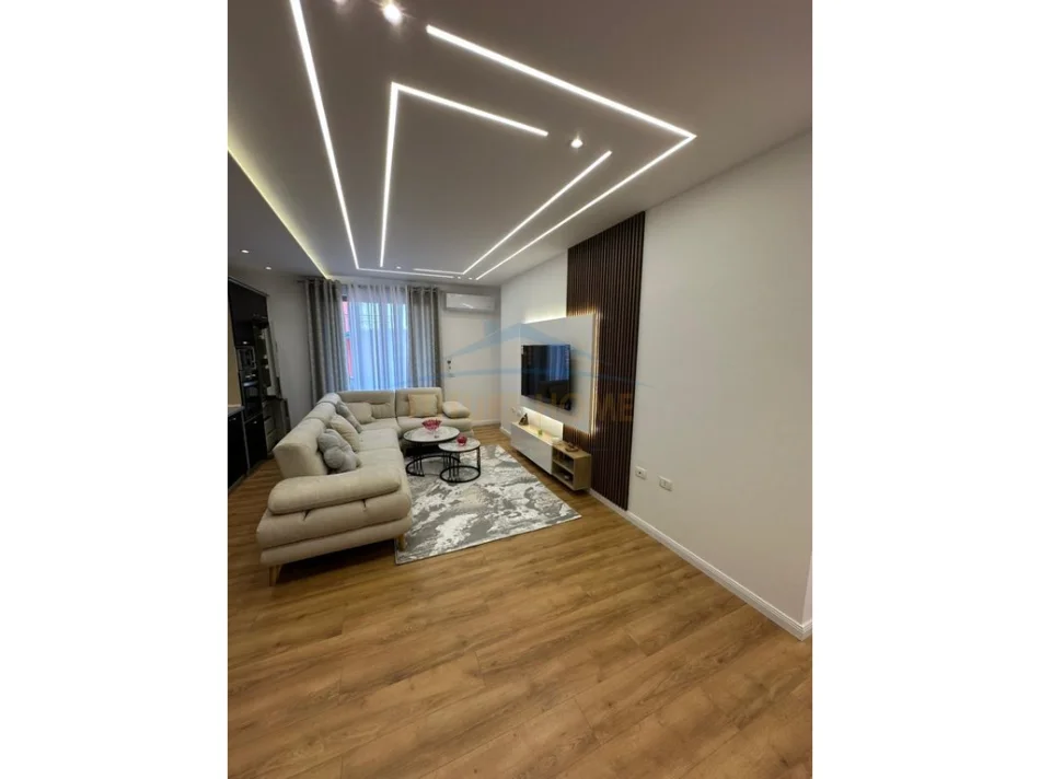 Tirane, shitet apartament 3+1 Kati 7, 170 m² 510.000 € (Ring Center)
