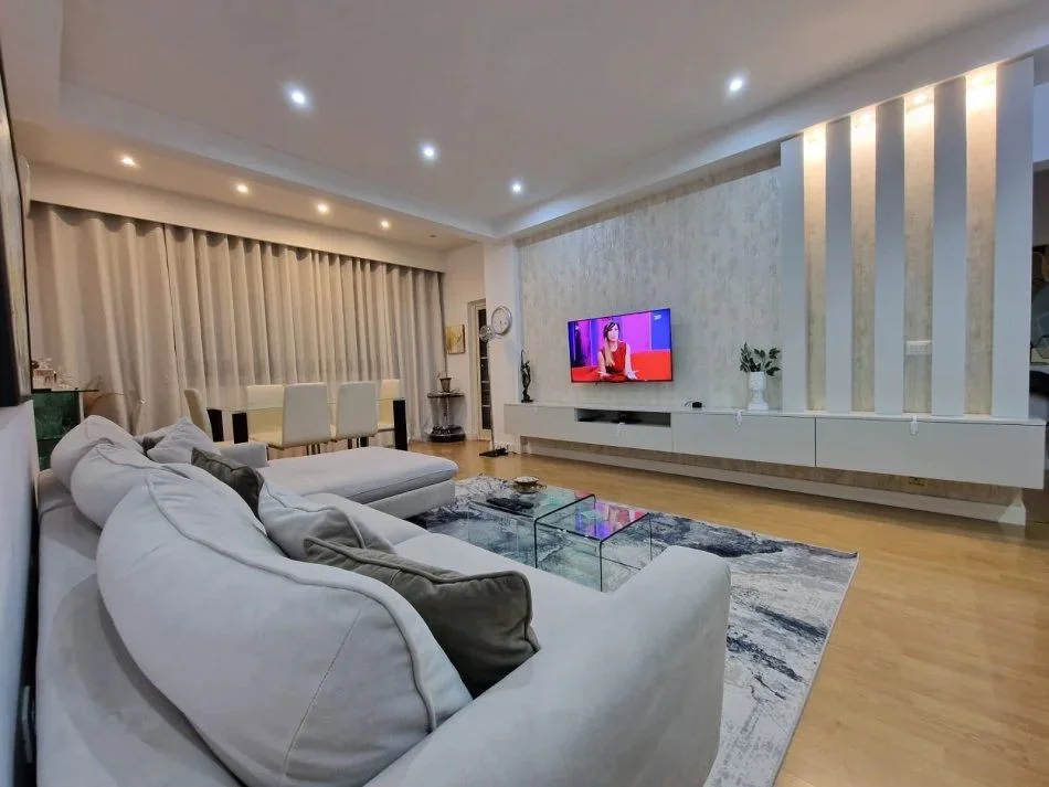 Tirane, shitet apartament 3+1 Kati 8, 137 m² 350.000 € (RRUGA FORTUZI)