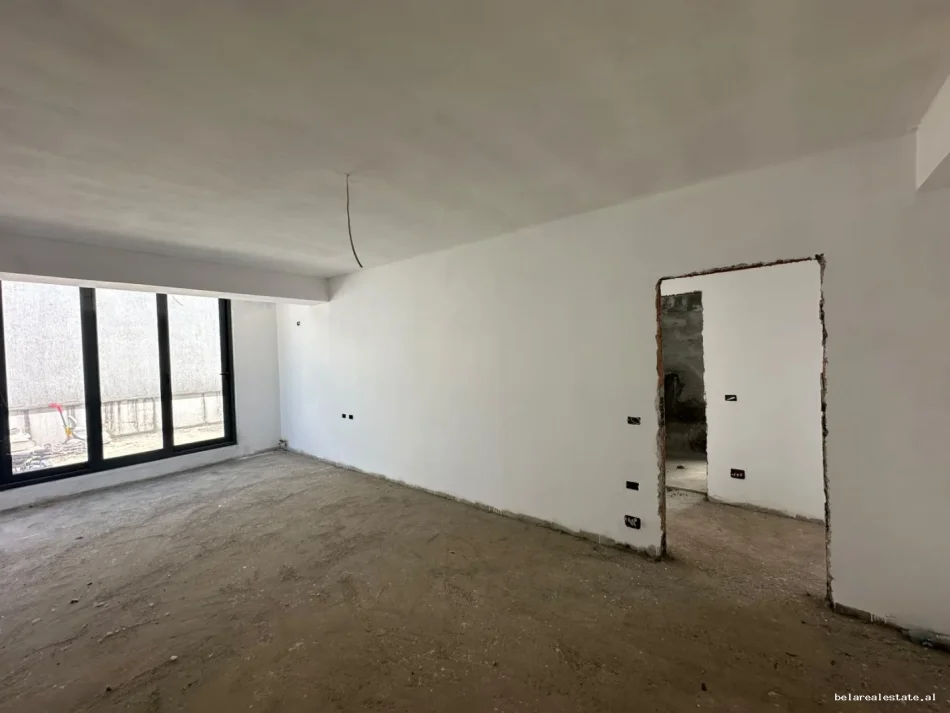 Tirane, shitet apartament 3+1 Kati 8, 343 m² 250.000 € (yzberisht)