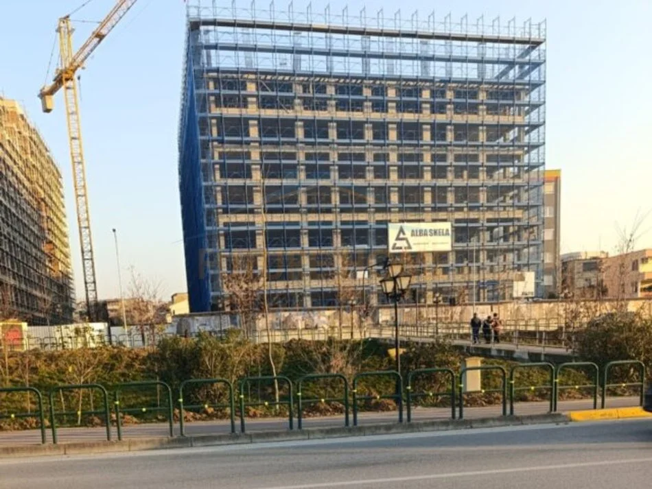 Tirane, shitet apartament 3+1 Kati 9, 130 m² 273.500 € (Bulevardi Bajram Curri, Maternitetit të Ri)